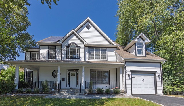 Spacious Chevy Chase 7BR – Quick DC Access