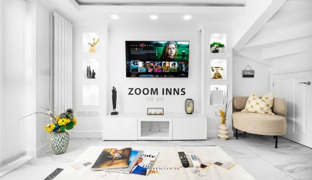 Spacious, Chic Townhouse with Parking & Garden