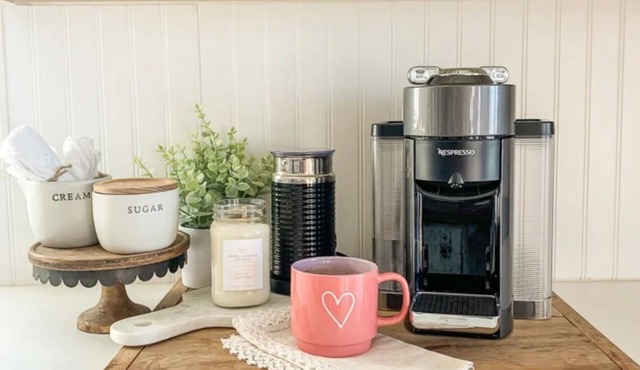 Spacious Chicago Apartment with Free Parking