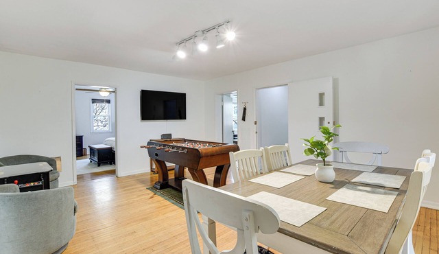 Spacious Chicago Group Home! Walk to Train & Eats