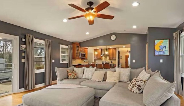 Spacious Chicagoland Retreat w/Hot Tub + Fireplace Sleeps 6+