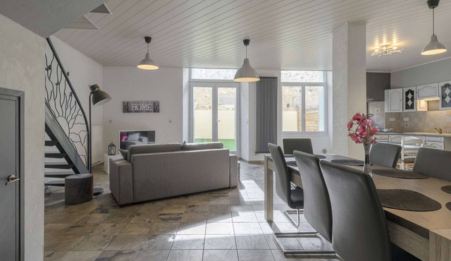 ★ Spacious ★ City centre ★ Terrace ★ Easy Parking ★ WIFI ★