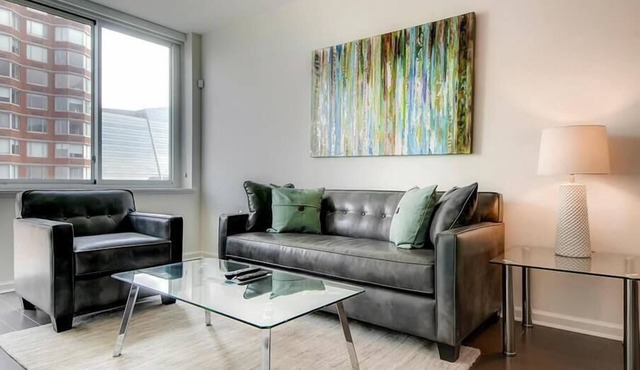 Spacious & Clean 1BR | Work Desk & WiFi | by GLS