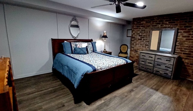 Spacious,clean,& comfortable Apt.min. from DT&UT/ 2.9 miles to convention center