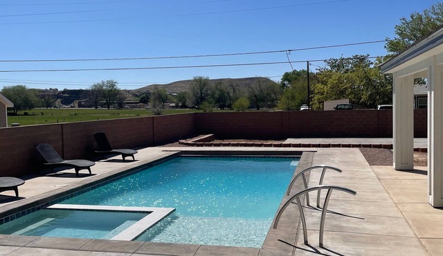 Spacious, Clean & FUN Retreat Near Zion NP! - Private Pool & Pickleball Court!