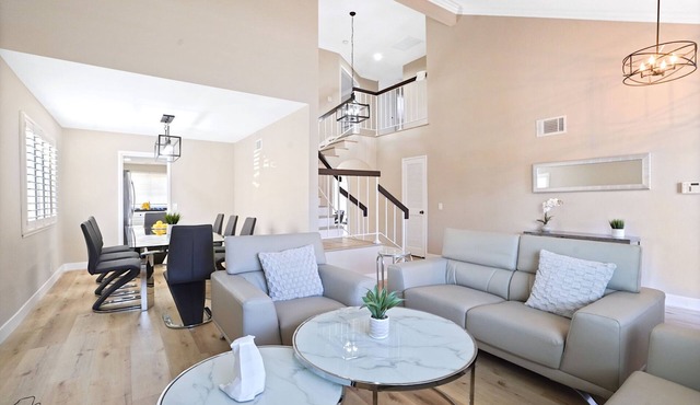 Spacious Clean Home w/Quality Furniture close to Disneyland & Huntington Beach!