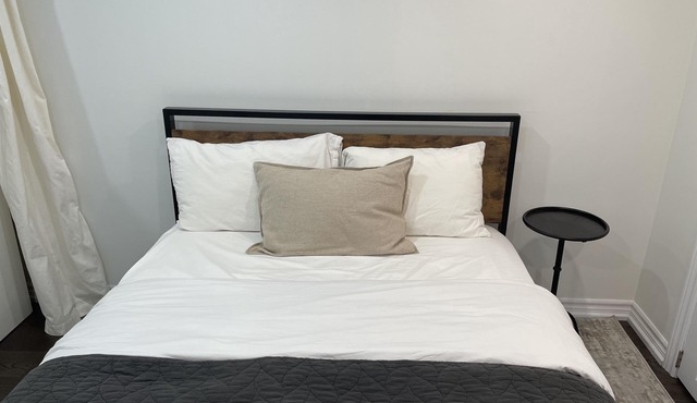 Spacious, clean & new 1 bed/2 bath + office in heart of Corso Italia