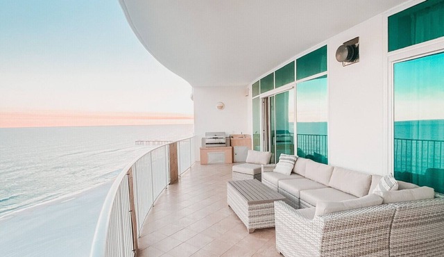 Spacious & Clean Oceanfront Paradise! Private Jacuzzi & New Grill! Great Reviews