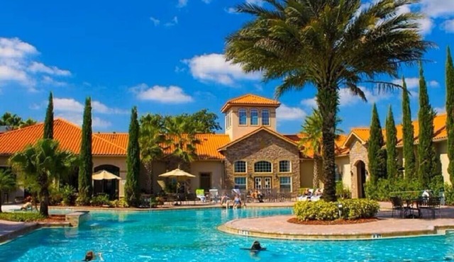 Spacious, Clean, Updated 2 Bedroom 2 Bathroom Close To Parks Golf and Amenities