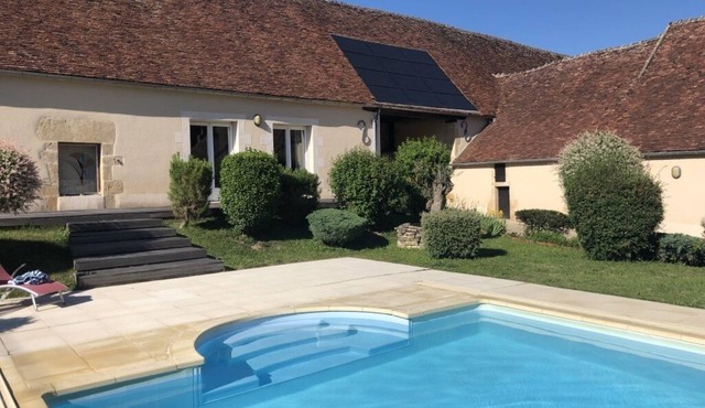 Spacious cottage in the countryside in the heart of the Nièvre- private pool-4-14 people