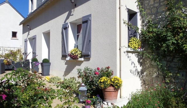Spacious Cottage with Garden in Touraine Vineyards — Sleeps 10, Near Loire Castles