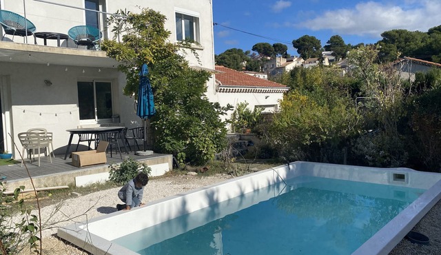Spacious country house with pool and air conditioning, 20 min from Aix