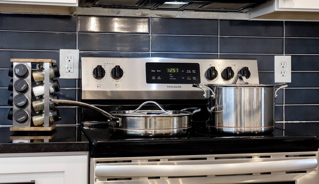 Spacious CO Oasis! 5 Bed 3 Bath w/ King Beds, Xbox & Pool Table, Fire pit