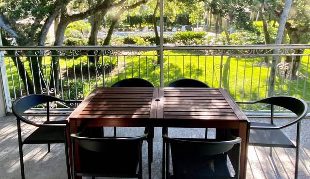 Spacious condo with views of oak canopy, gardens & pool. 5-minute walk to beach.