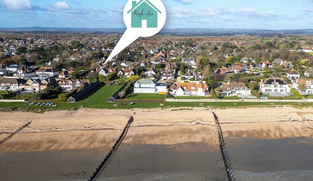 Spacious Coastal Family Home, Sleeps 8