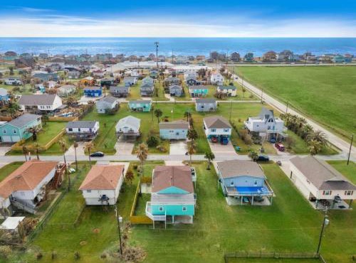 Spacious coastal haven, minutes from beach