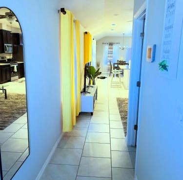 Spacious Coastal Retreat for 6 Guests with Free WiFi
