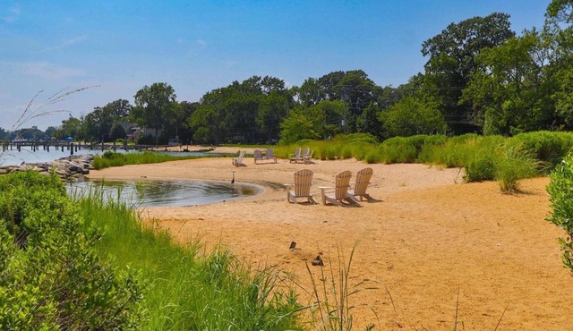 Spacious Coastal Retreat with Community Beach Easy to Annapolis w Yard & Grill