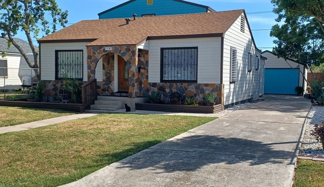 Spacious coastal 5-bedroom home