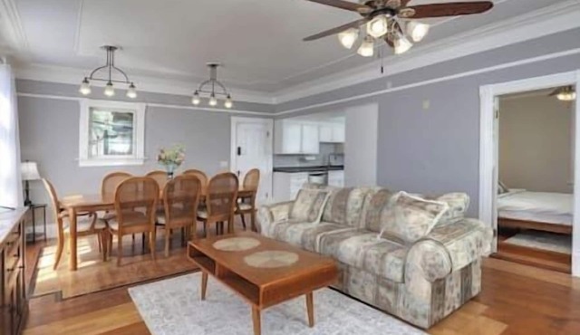 Spacious Coastal Convenient Charming Getaway w/Hot Tub!