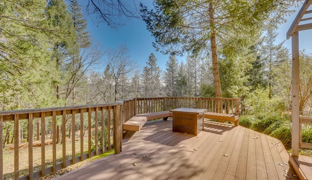 Spacious Colfax Cabin Near Rollins Lake