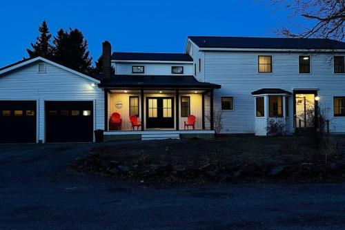 Spacious Colonial Large Groups Fire Pit