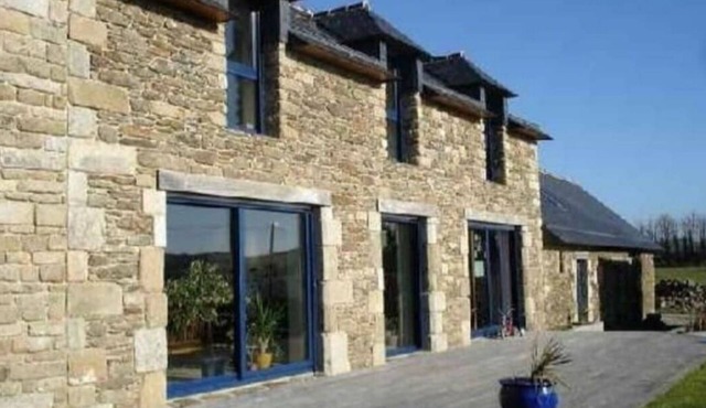 Spacious, comfortable farmhouse facing the sea