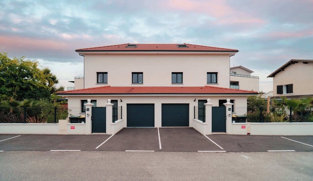 Spacious, comfortable house for 12 people near Lyon and Eurexpo