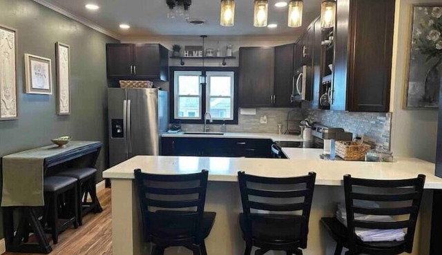 Spacious Comfort in the Heart of Oswego!