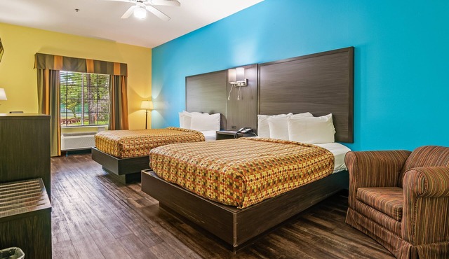Spacious Comfort for Families – 2 Queen Beds, Non-Smoking at Wildwood Inn