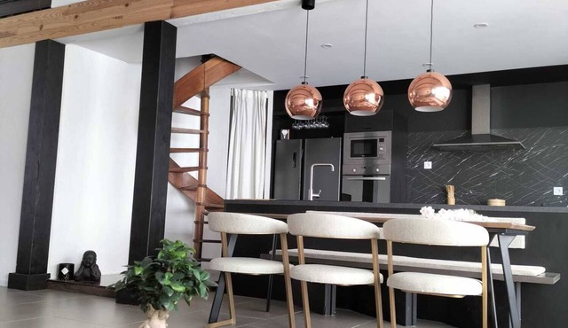 Spacious, comfortable loft 10 min from Avignon and St Remy de Provence.