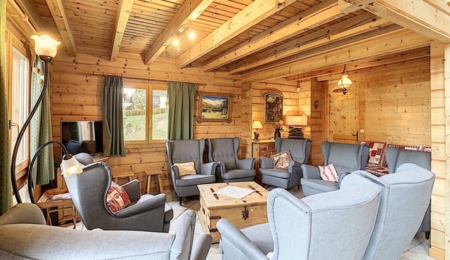 Spacious comfortable chalet in Demi-Quartier, sleeps 13