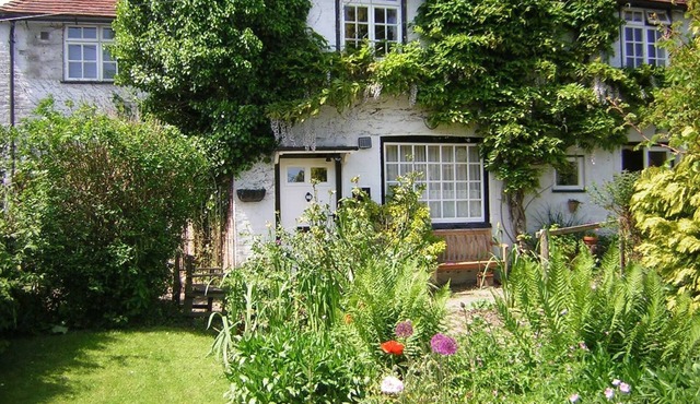Spacious & Comfortable Cottage-type Accommodation in heart of Cowbeech village