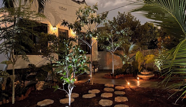 Spacious, comfortable, Cozy, home and private back yard for family and friends to relax, have a private party, have fun, and explore Miami and South Florida. 10 min. to downtown and 10-20 minutes to several beaches, including South Beach.