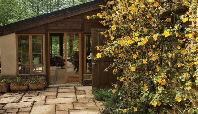 Spacious, comfortable farmhouse in a quiet location, sleeps 20, large garden.