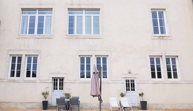 Spacious, comfortable gîte with spa and pool access near Beaune