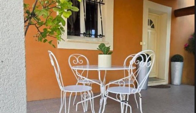 SPACIOUS & COMFORTABLE house in MONTEUX, next to Parc Spirou and Wave Island.