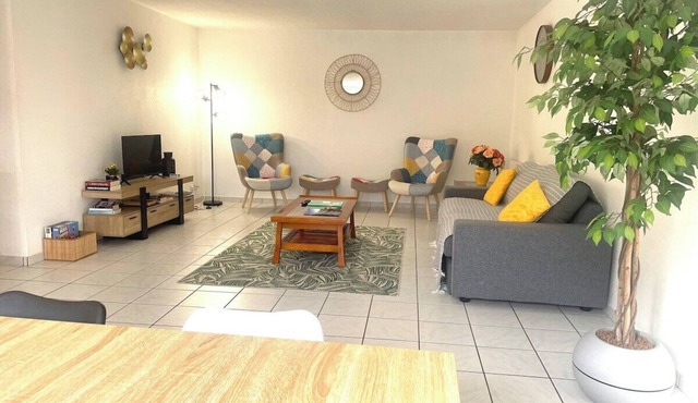 Spacious & comfortable house with garage