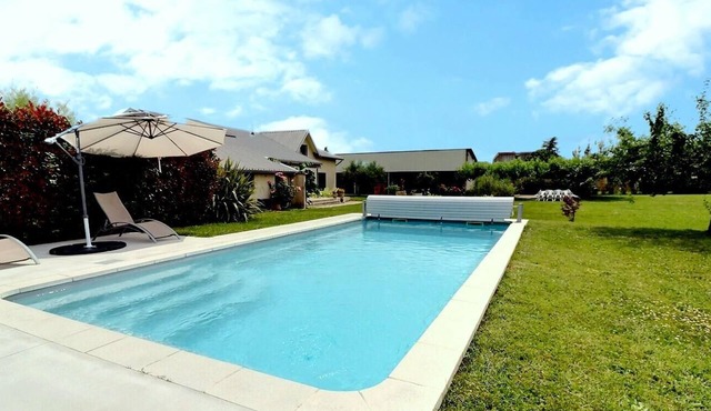 Spacious comfortable loft 'La Joie De Vivre' with 6 bedrooms and one pool