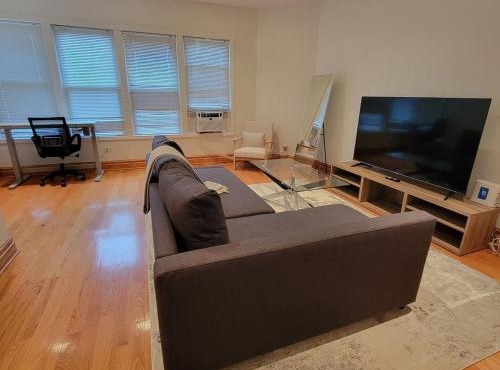 Spacious Comfy 2BR Near HighwayTrain Station