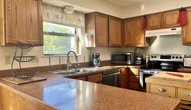 Spacious & Comfy 3BR Near Blacklick Woods Metro
