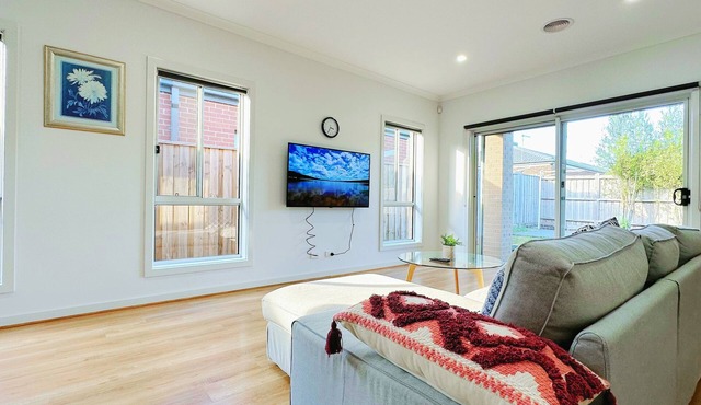 Spacious Comfy New: 7 beds 4 Rooms Easy Shopping