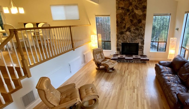 Spacious Comfy Renovated 4 BR 3 bath, quiet location, convenient to 101/280