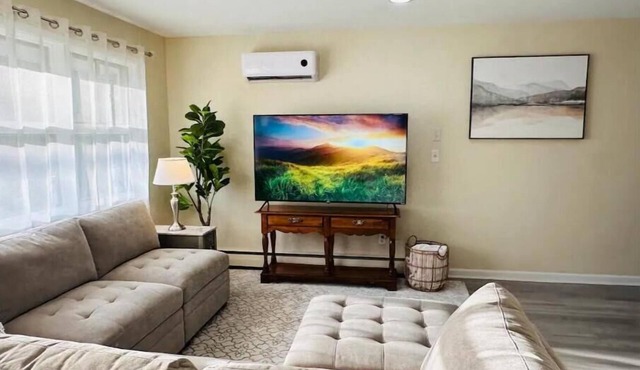 Spacious & Comfy 5/2 Home - Pet Friendly