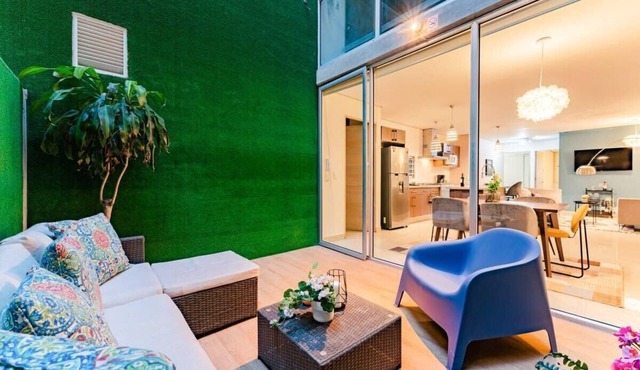 Spacious Condo with Private Roof Terrace