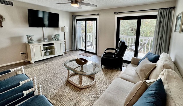 Spacious condo across beach access! Bring your boat! Dock slips, pool & more!