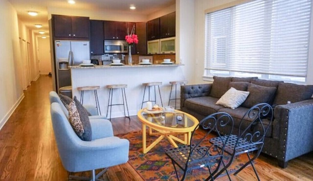 Spacious Condo Centered Between Chicago and O’hare