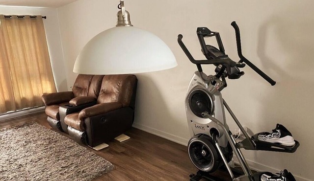 Spacious Condo for getaway with king size bed