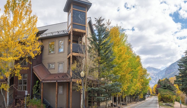Spacious Condo in Telluride-Beautiful West Views!