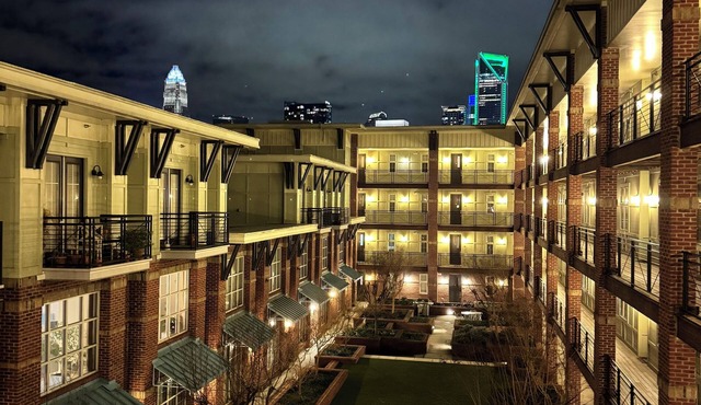 Spacious condo in Uptown Charlotte with 2 en-suites.